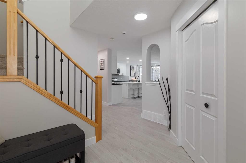 86 Cougarstone Court SW, Calgary — photo 4 of 49