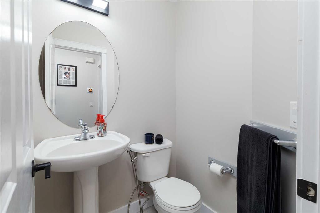 86 Cougarstone Court SW, Calgary — photo 5 of 49