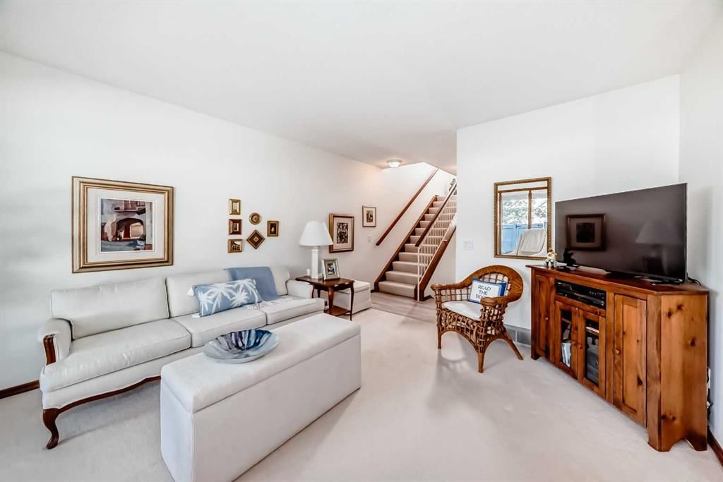 33, 10001 Brookpark Boulevard SW, Calgary — photo 5 of 27