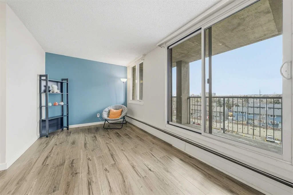 609, 4944 Dalton Drive NW, Calgary — main listing photo