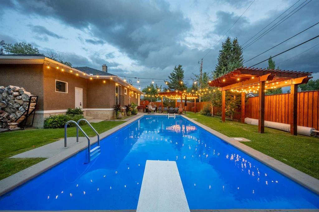 15 Wilshire Place SW, Calgary — main listing photo