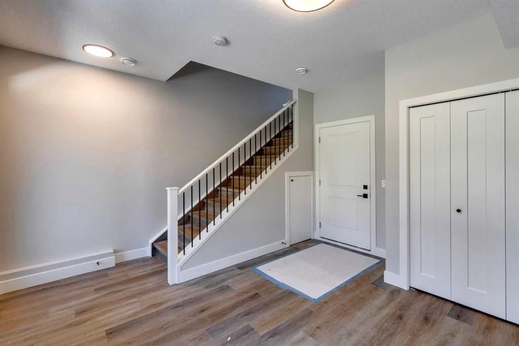 81 Royal Elm Green NW, Calgary — photo 5 of 22