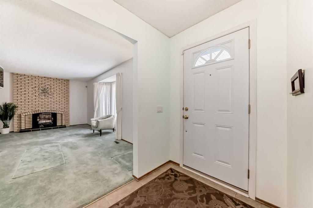 752 Cedarille Way SW, Calgary — photo 3 of 48