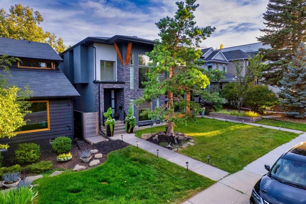 1911 31 Avenue SW, Calgary — main listing photo