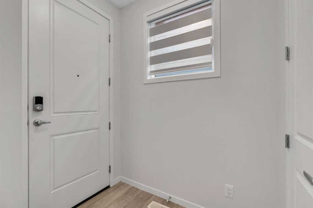 20 Rowley Common NW, Calgary — photo 5 of 50