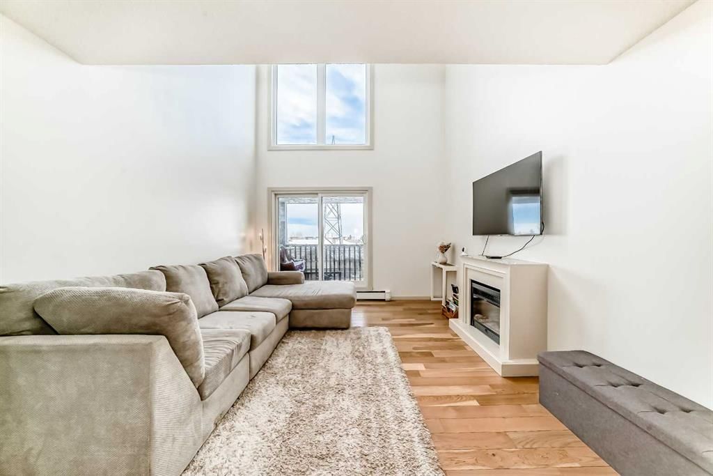 633, 6400 Coach Hill Road SW, Calgary — main listing photo