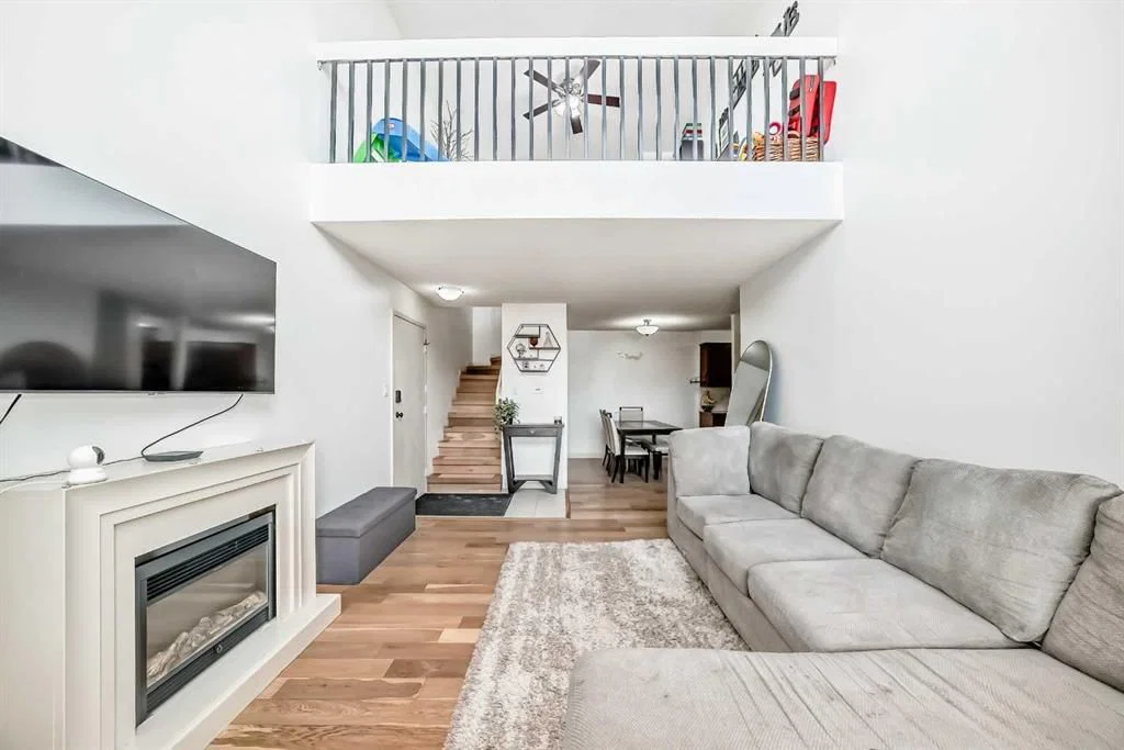 633, 6400 Coach Hill Road SW, Calgary — photo 2 of 32