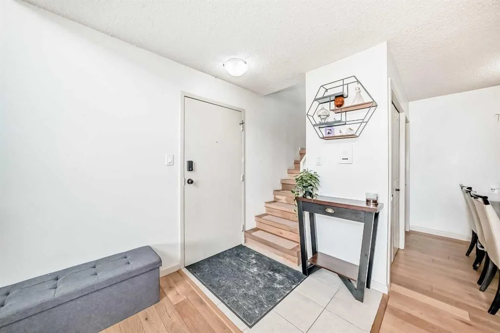 633, 6400 Coach Hill Road SW, Calgary — photo 3 of 32