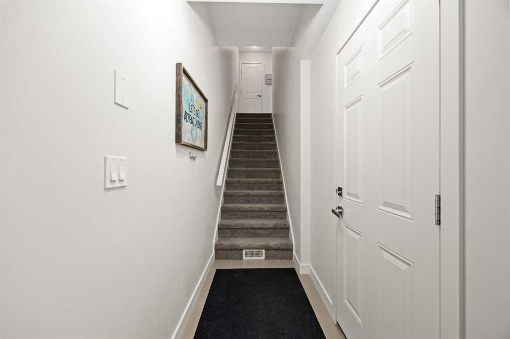 10 Sherwood Row NW, Calgary — photo 4 of 38