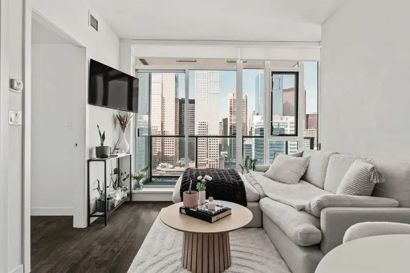 2403, 310 12 Avenue SW, Calgary — main listing photo