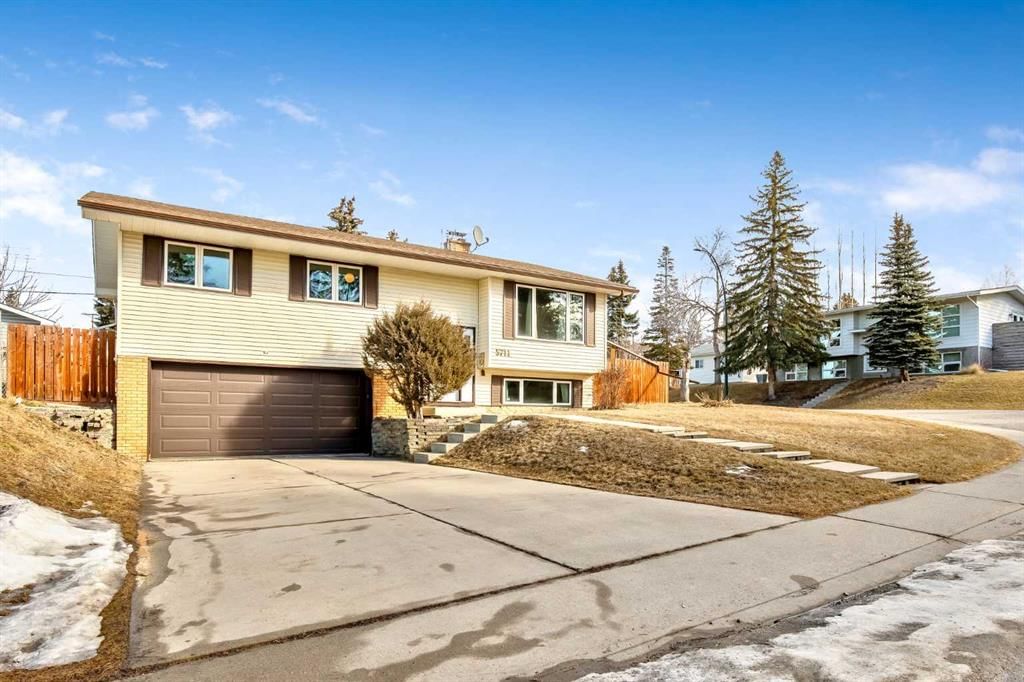 5711 Dalmead Crescent NW, Calgary — photo 2 of 48