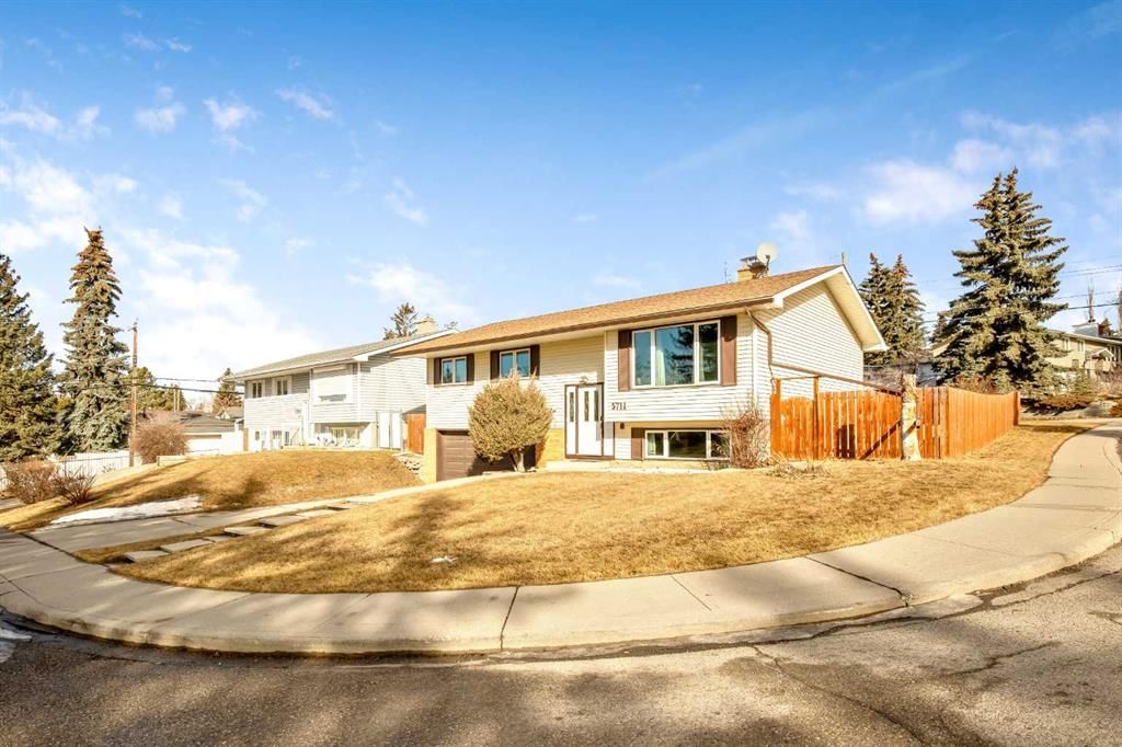 5711 Dalmead Crescent NW, Calgary — photo 3 of 48