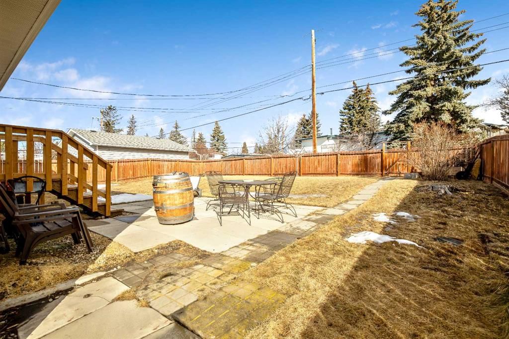 5711 Dalmead Crescent NW, Calgary — photo 5 of 48