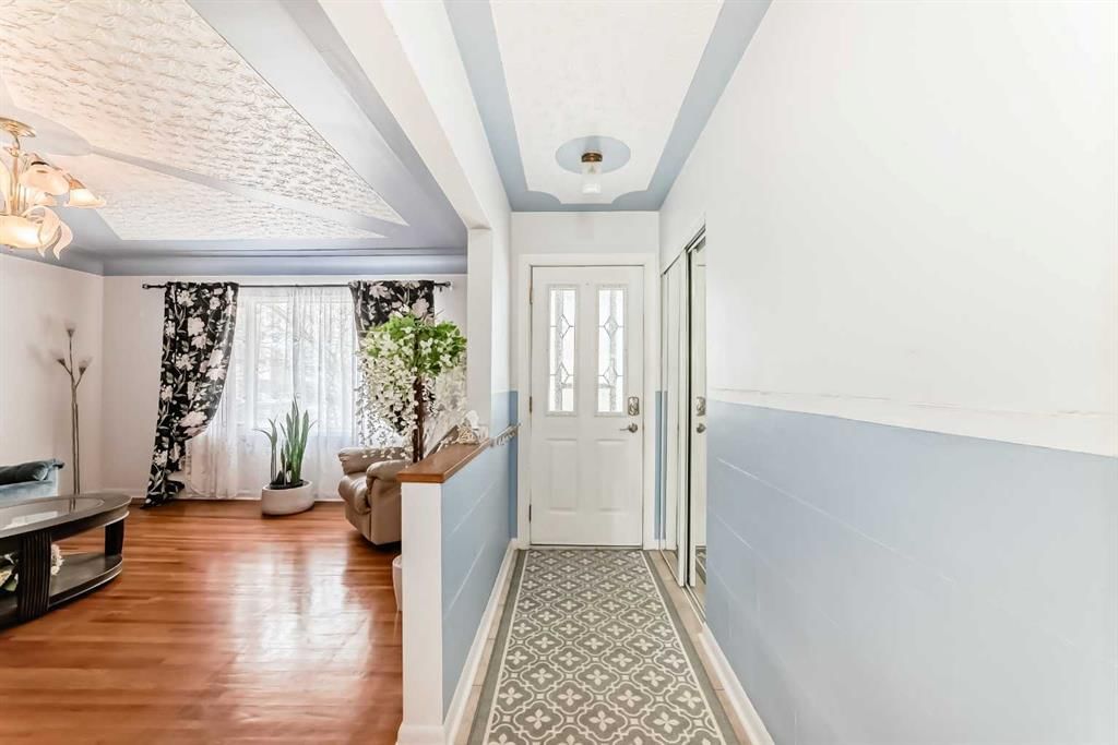 2231 Crestwood Road SE, Calgary — photo 4 of 50