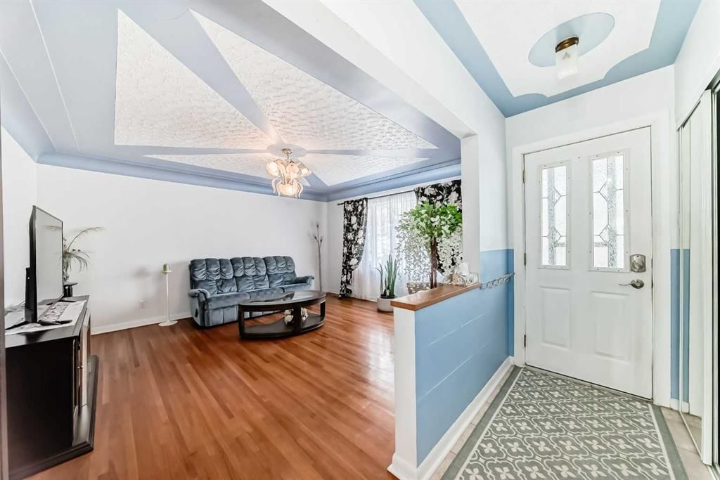 2231 Crestwood Road SE, Calgary — photo 5 of 50