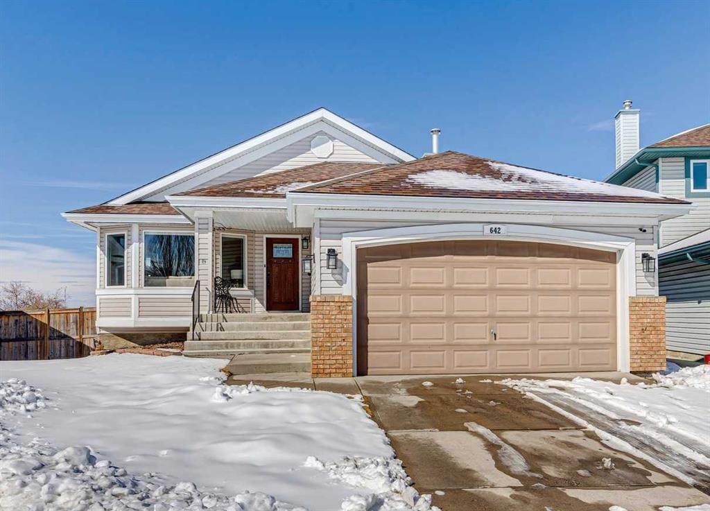 642 Schooner Cove NW, Calgary — main listing photo