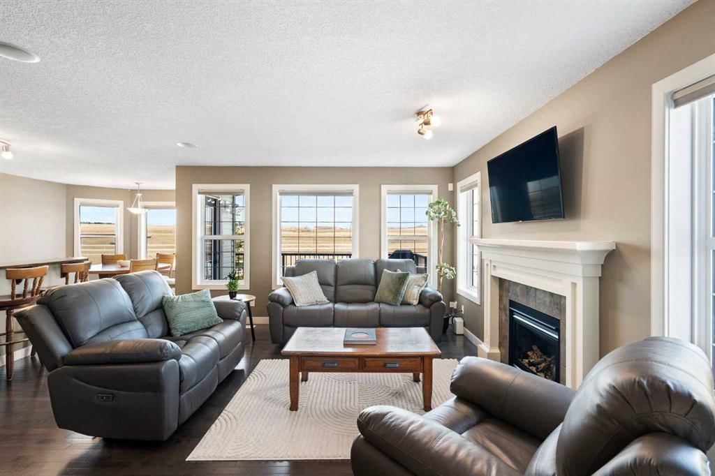 5 Bridlecrest Court SW, Calgary — photo 3 of 50