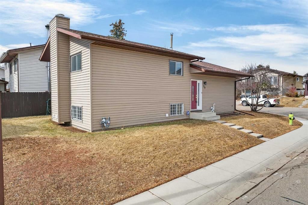 59 Taraglen Court NE, Calgary — photo 4 of 44