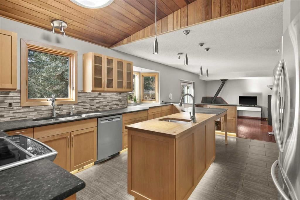 244 Ranchridge Bay NW, Calgary — main listing photo