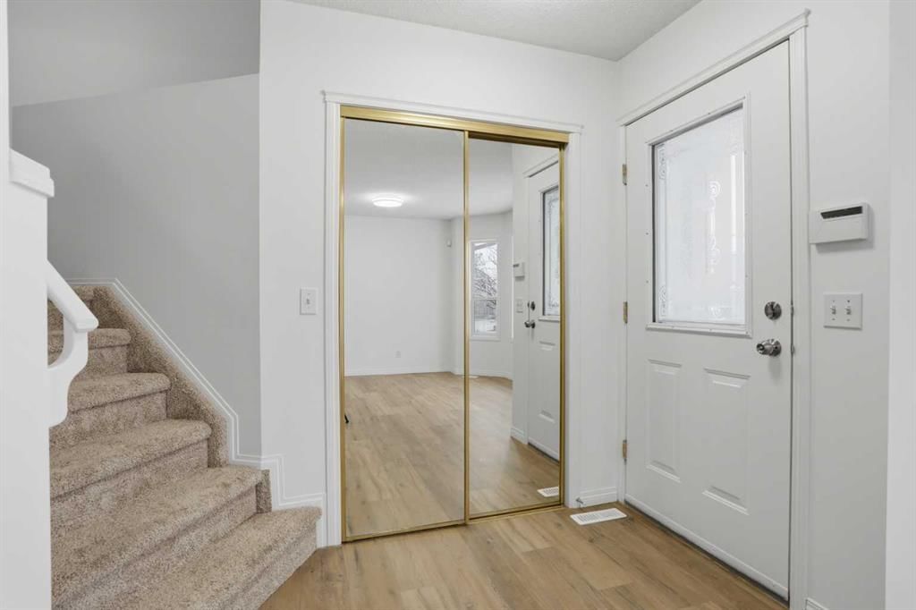 137 Taravista Crescent NE, Calgary — photo 3 of 38