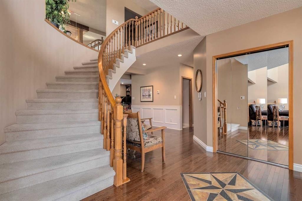 88 Woodacres Drive SW, Calgary — photo 3 of 48