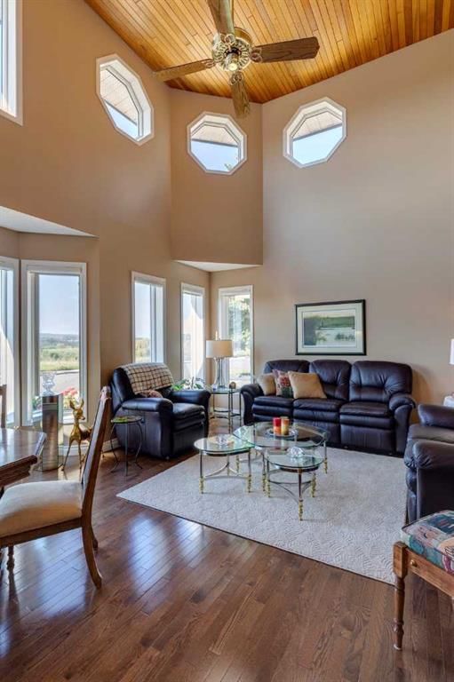 88 Woodacres Drive SW, Calgary — photo 5 of 48