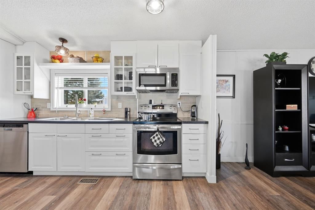 342 Burroughs Circle NE, Calgary — photo 3 of 36