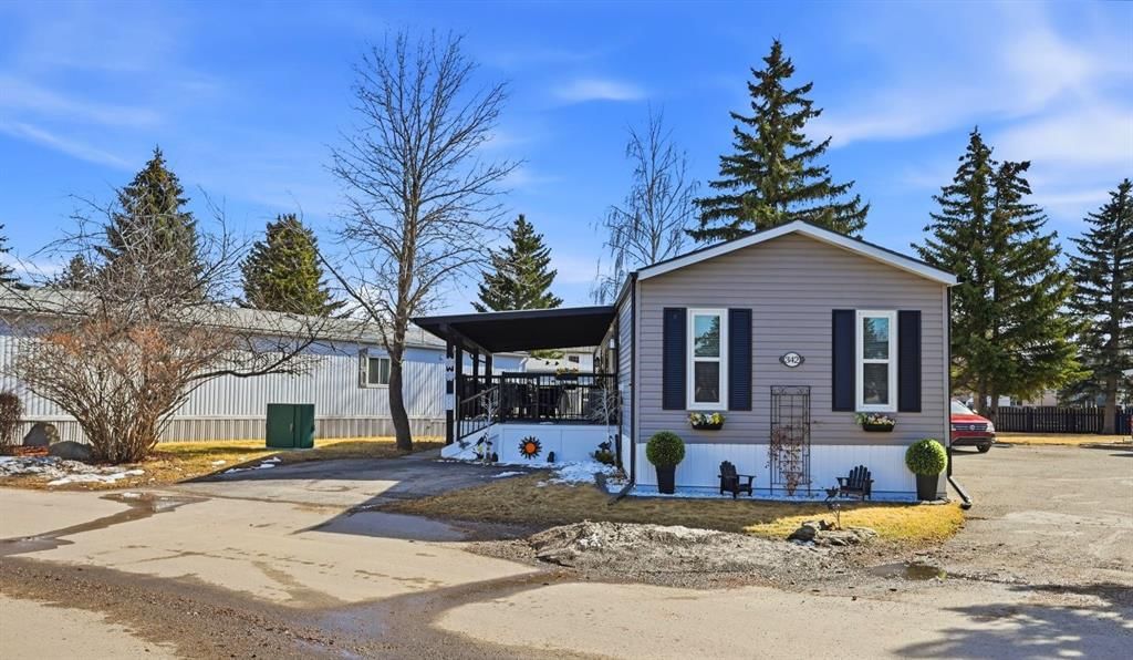 342 Burroughs Circle NE, Calgary — photo 4 of 36