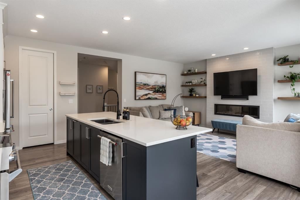 7270 11 Avenue SW, Calgary — photo 5 of 41