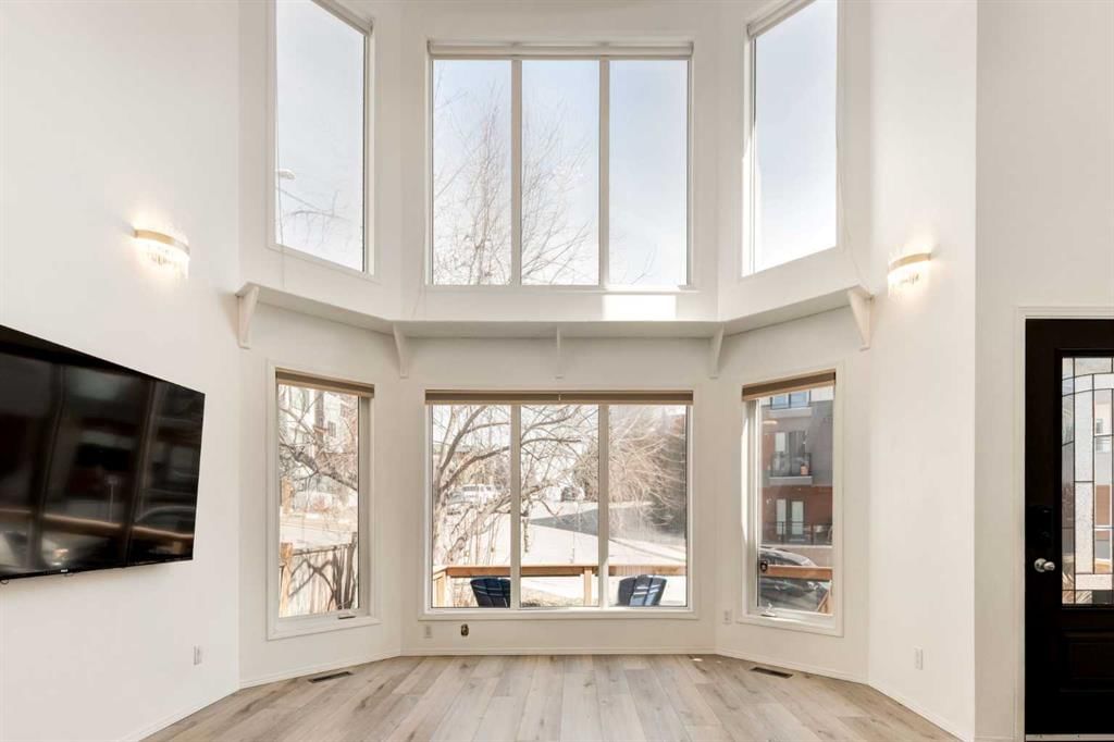 88 34 Avenue SW, Calgary — photo 4 of 48