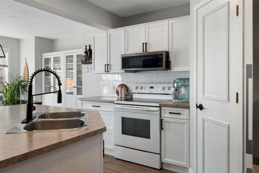 316 Mt Brewster Circle SE, Calgary — photo 3 of 37