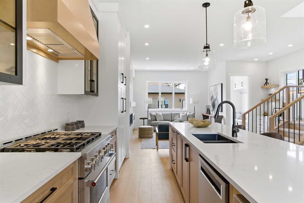 2807 25A Street SW, Calgary — photo 4 of 50