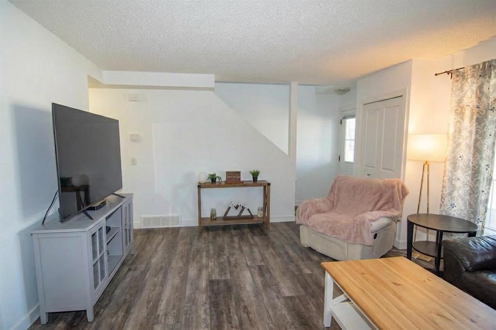 132 Copperpond Boulevard SE, Calgary — photo 2 of 22
