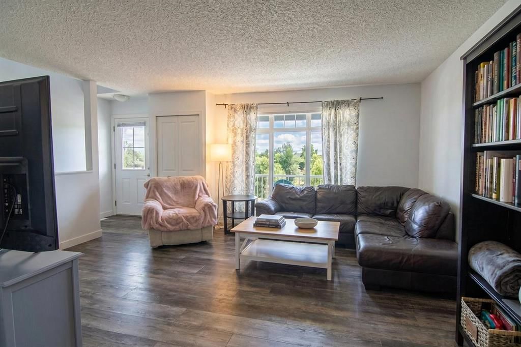 132 Copperpond Boulevard SE, Calgary — photo 4 of 22