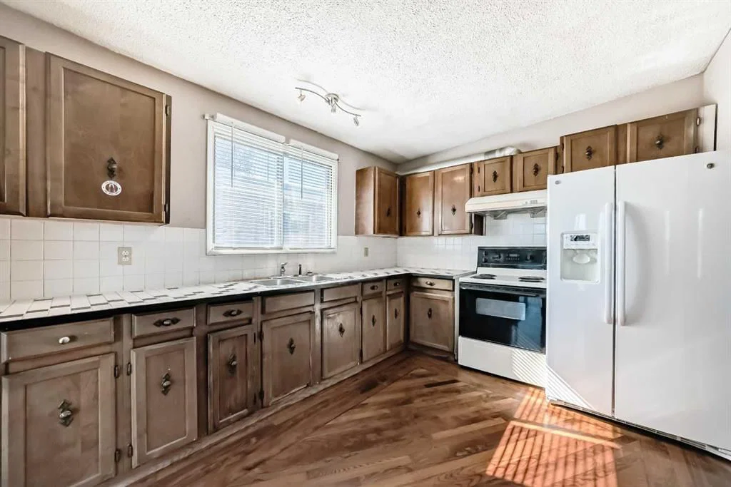 2610 Dover Ridge Drive SE, Calgary — photo 4 of 37