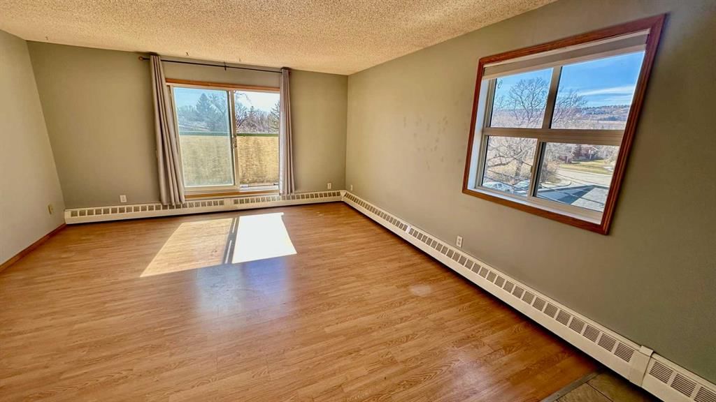 8, 6203 Bowness Road NW, Calgary — main listing photo