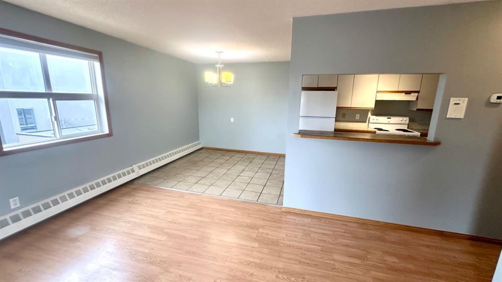8, 6203 Bowness Road NW, Calgary — photo 4 of 13