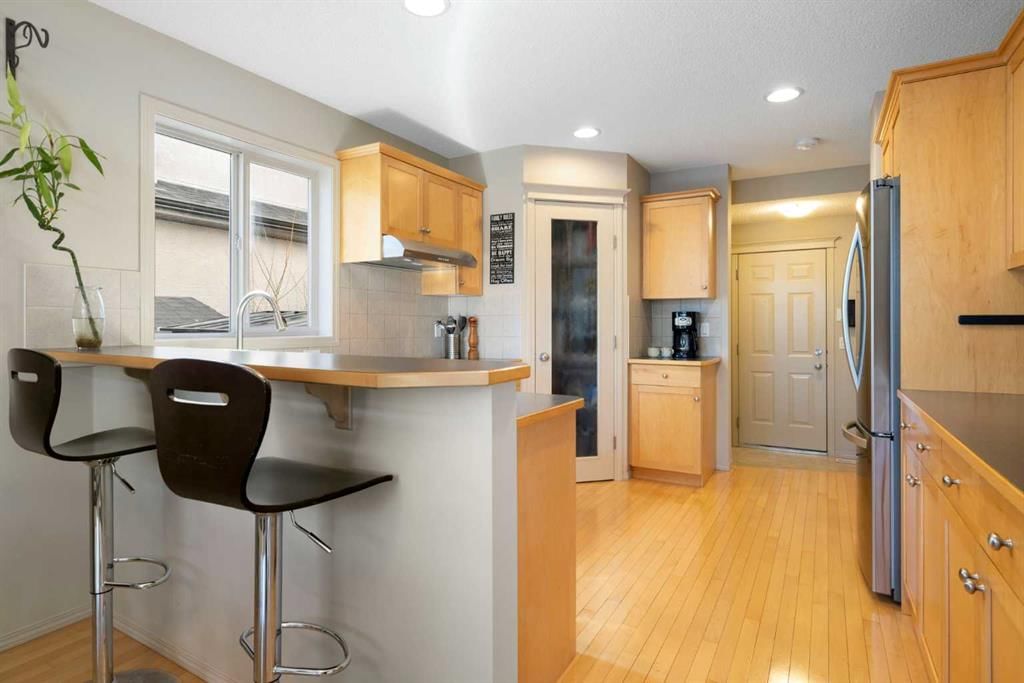 28 West Springs Close SW, Calgary — photo 2 of 41