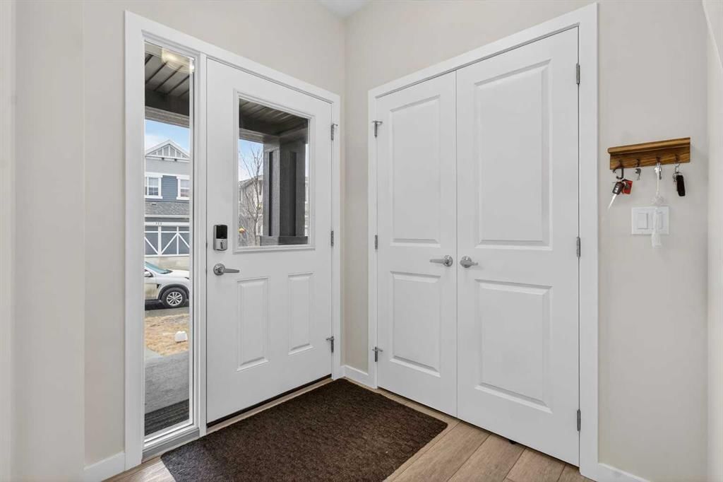 321 Magnolia Way SE, Calgary — photo 3 of 50