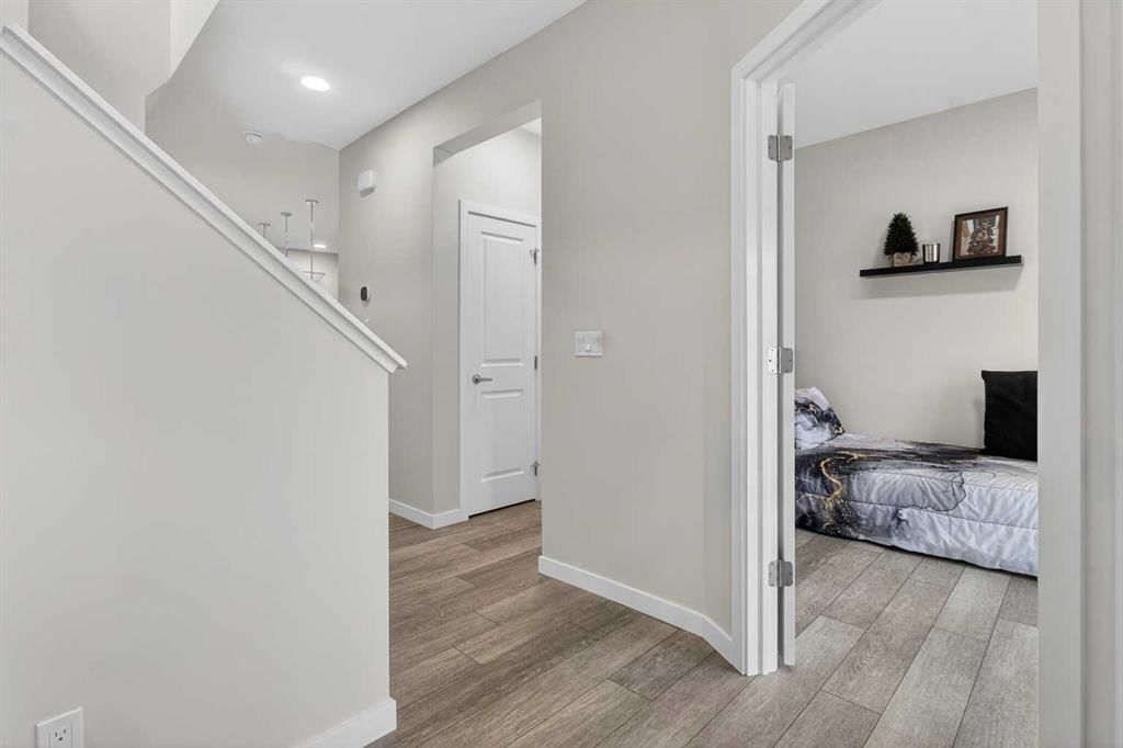 321 Magnolia Way SE, Calgary — photo 4 of 50