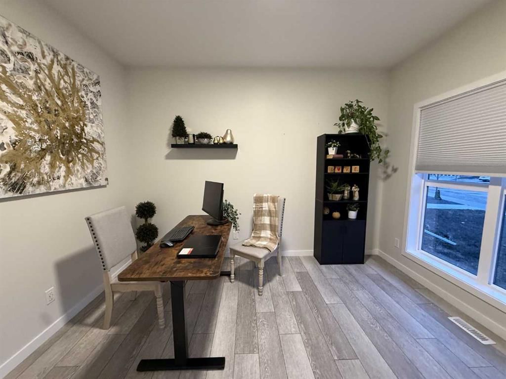 321 Magnolia Way SE, Calgary — photo 5 of 50
