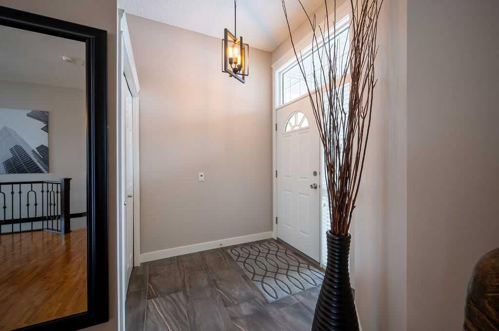 45 Mt Gibraltar Heights SE, Calgary — photo 4 of 48