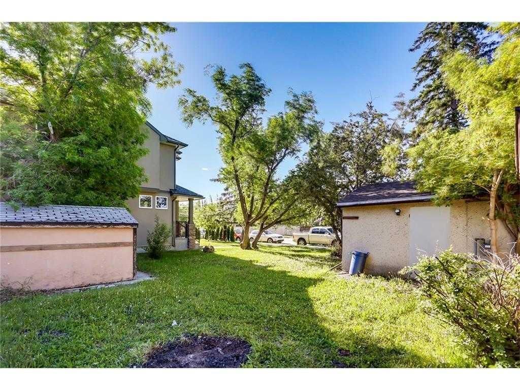 102 18 Street NW, Calgary — photo 3 of 4