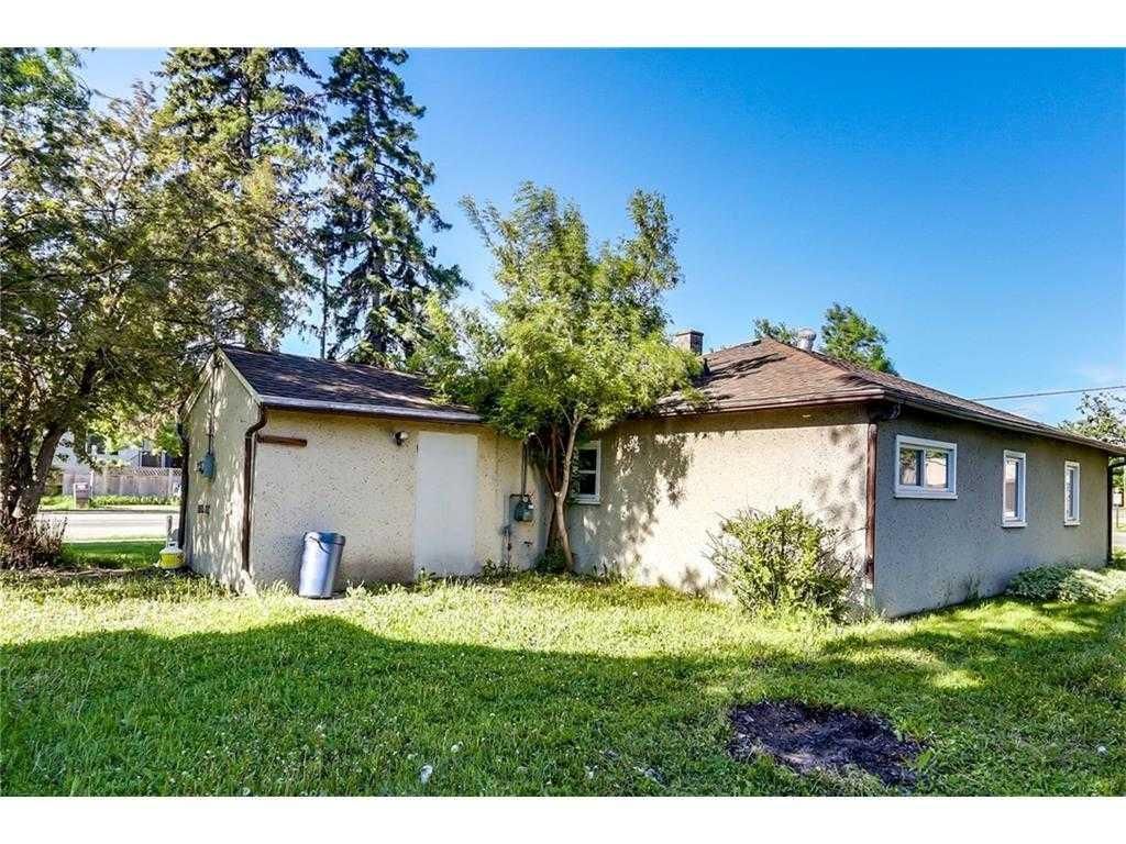 102 18 Street NW, Calgary — photo 4 of 4