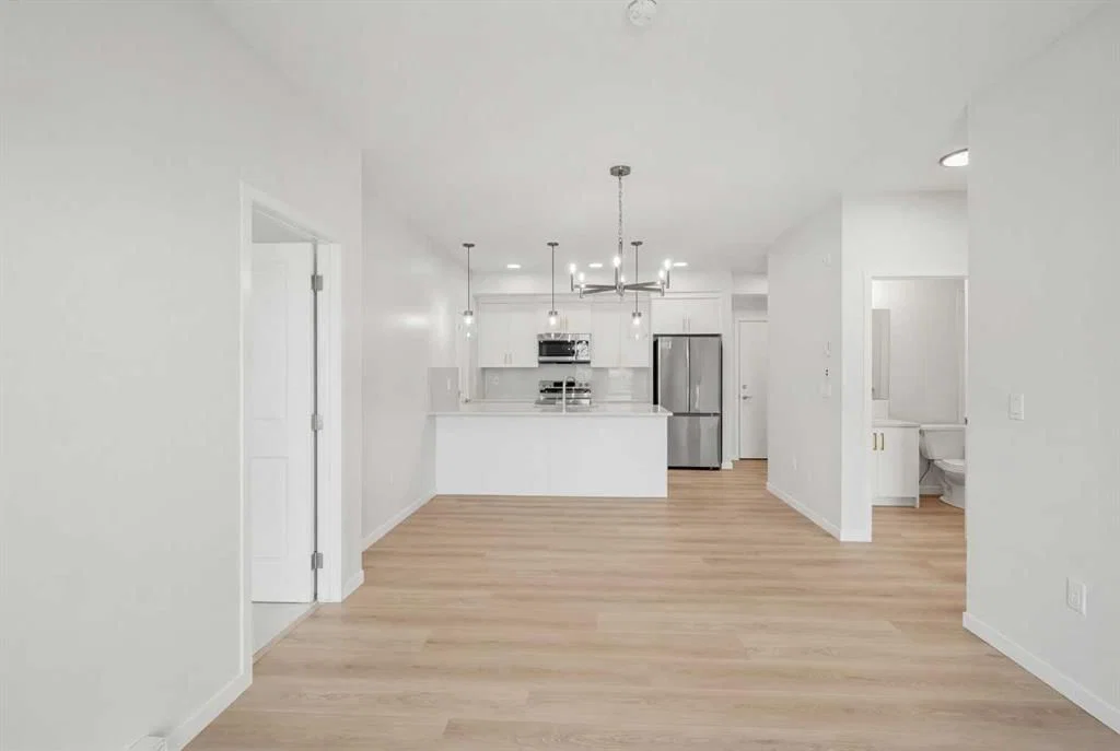 4220, 550 Belmont Street SW, Calgary — photo 4 of 22