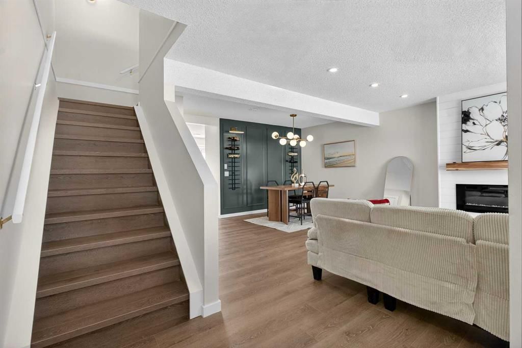 5 Bermuda Lane NW, Calgary — photo 4 of 41