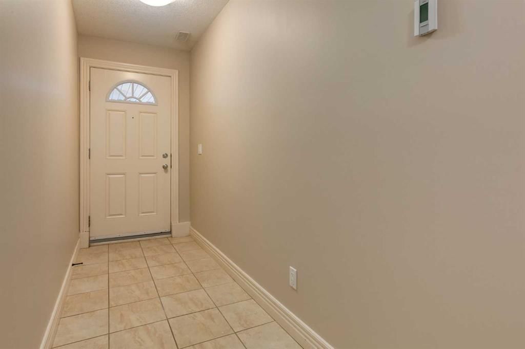 7, 172 Rockyledge View NW, Calgary — photo 4 of 35