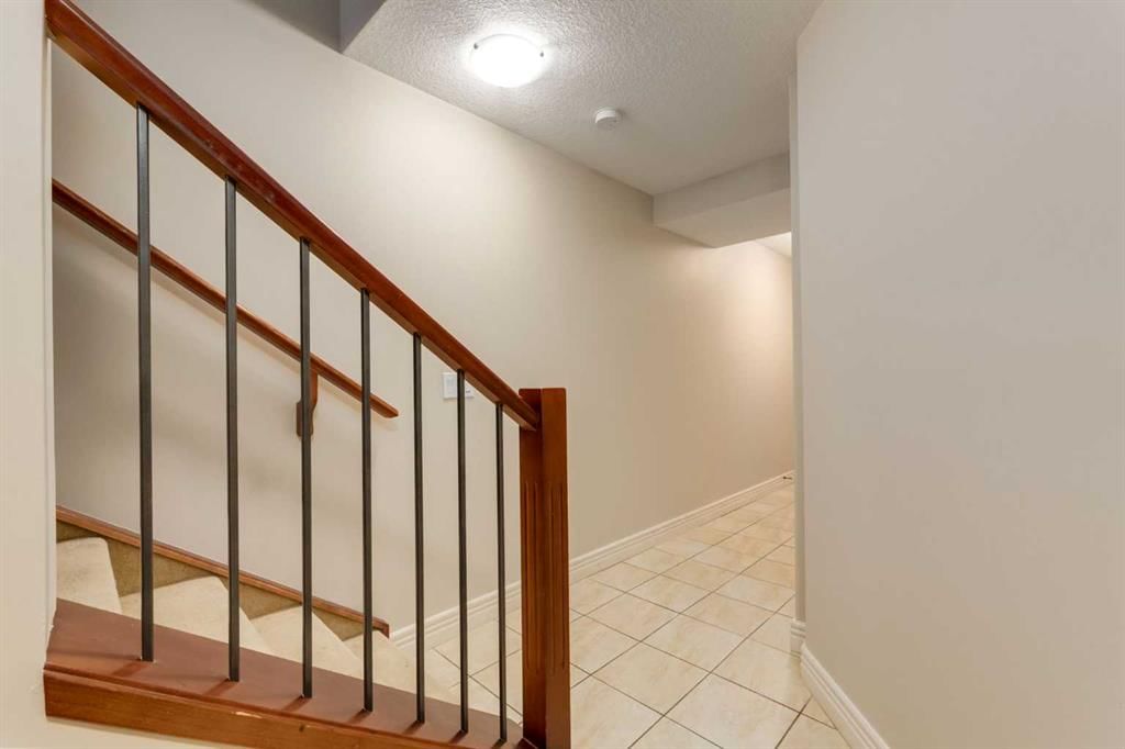 7, 172 Rockyledge View NW, Calgary — photo 5 of 35