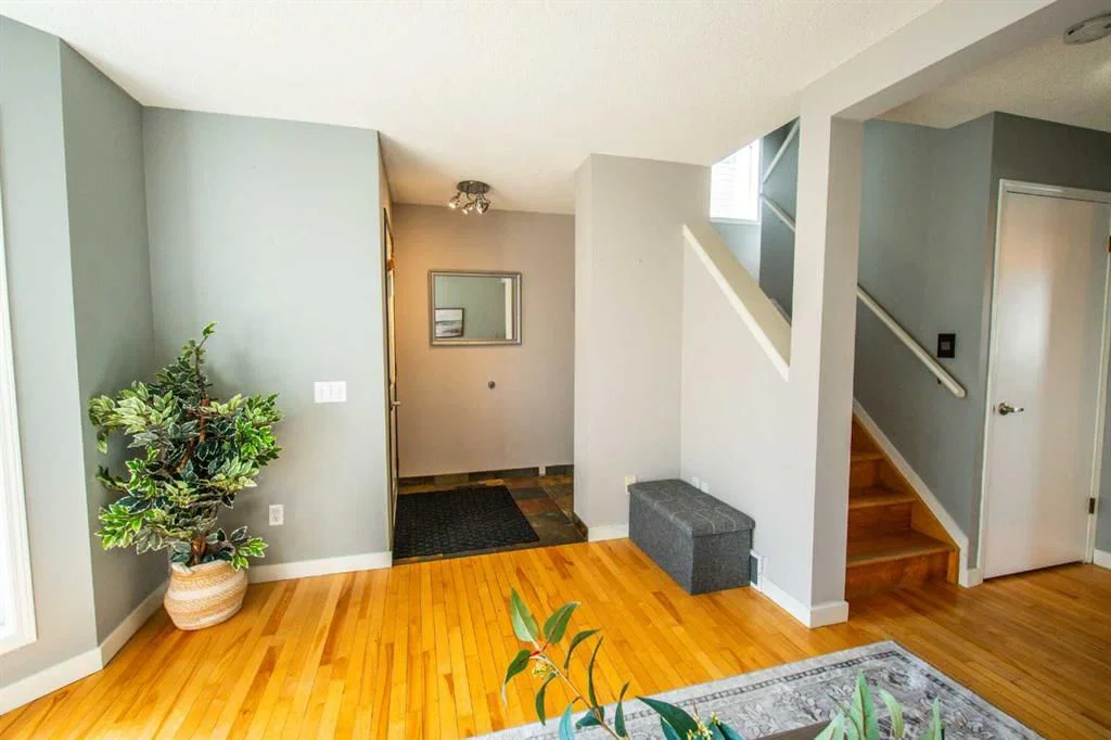 84 Hidden Green NW, Calgary — photo 4 of 45