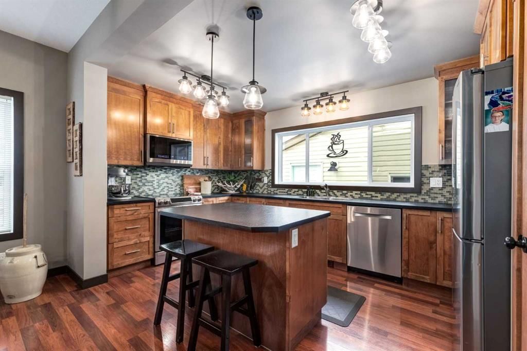 4 Copperpond Grove SE, Calgary — photo 3 of 25